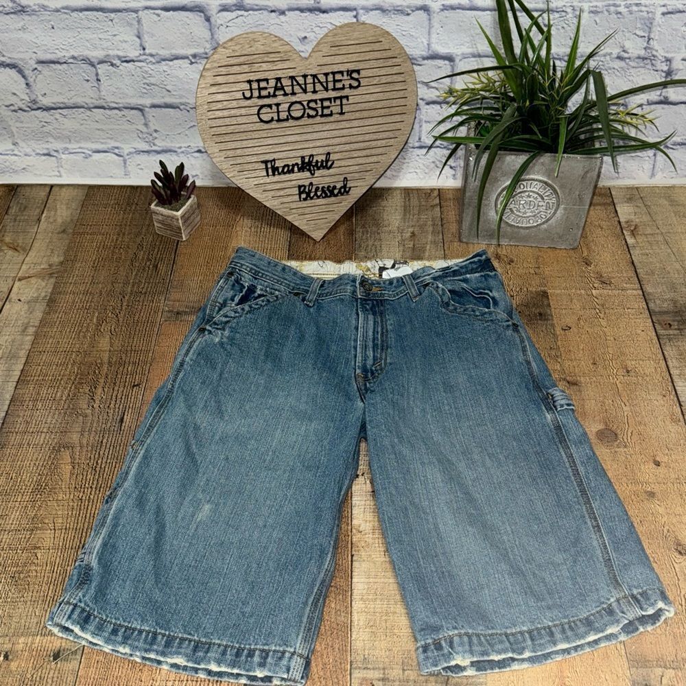 Levi’s grunge skate denim shorts size 18